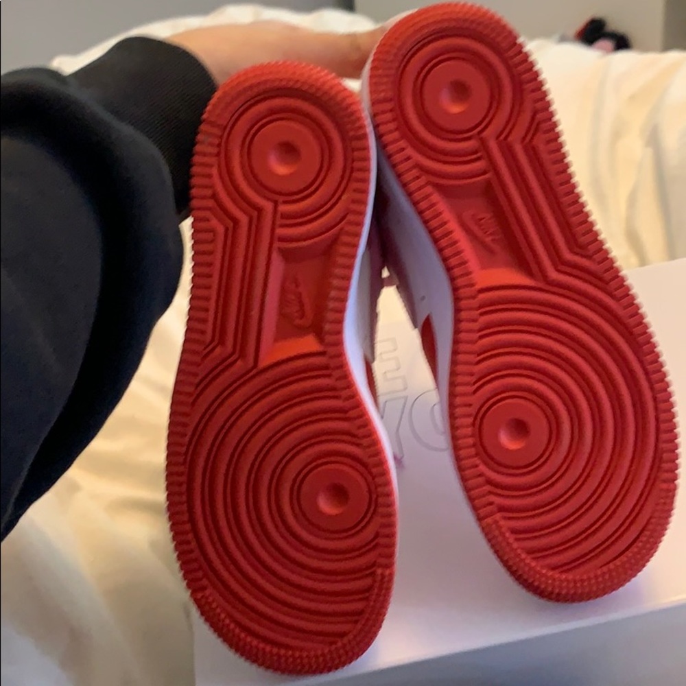 Nikes - Picture 3 of 4